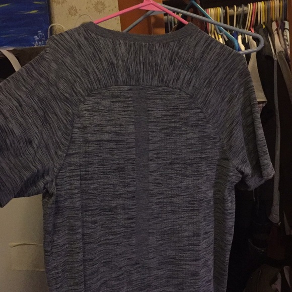 Nike top - Picture 4 of 5